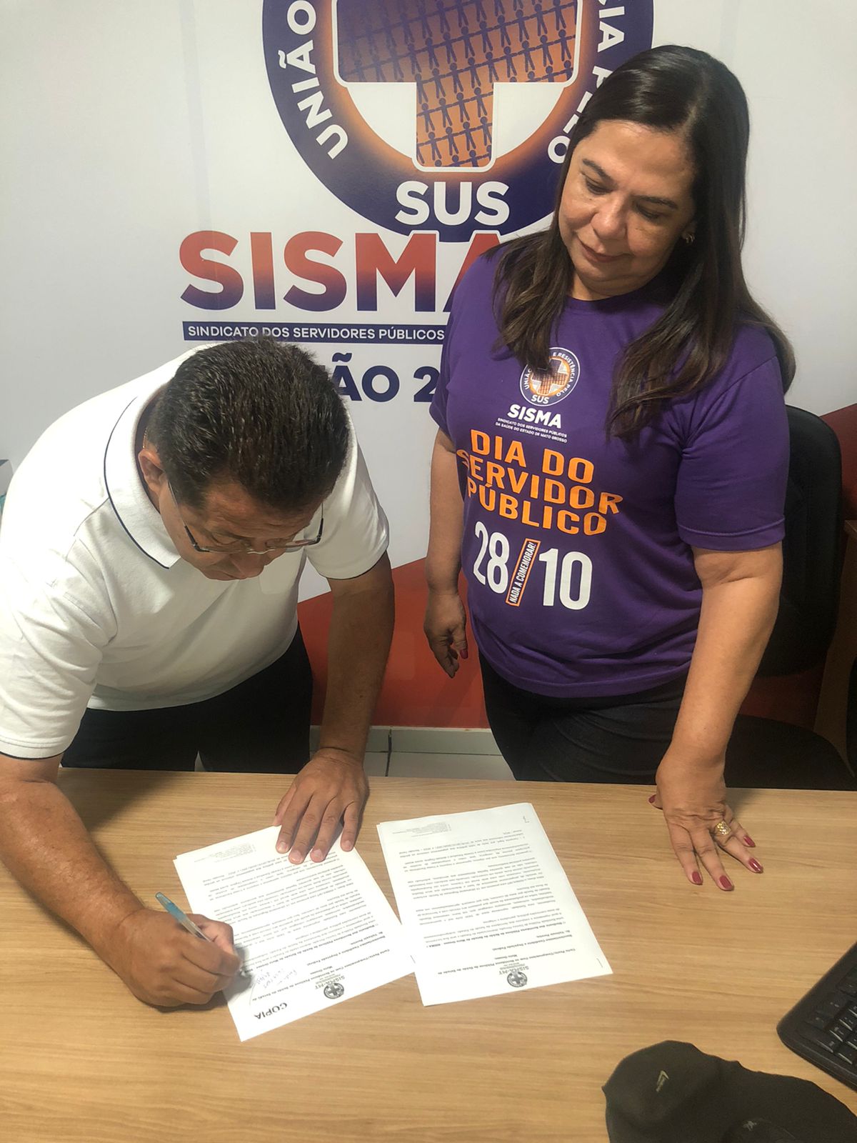 SISMA entrega ‘Carta Pauta’ a candidato a deputado federal Valtenir Pereira